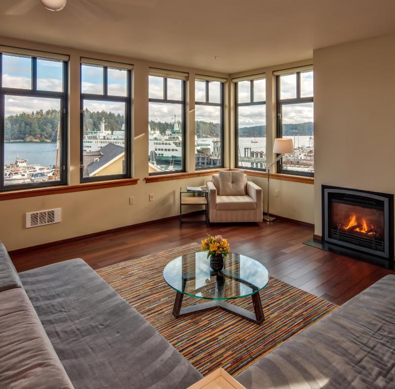 Superior One-Bedroom Apartment image 4