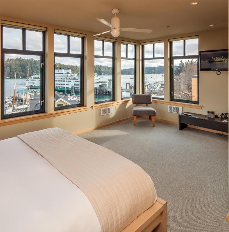 Superior One-Bedroom Apartment image 3