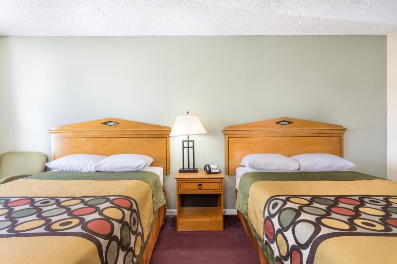 Double Room with Two Double Beds - Smoking image 3