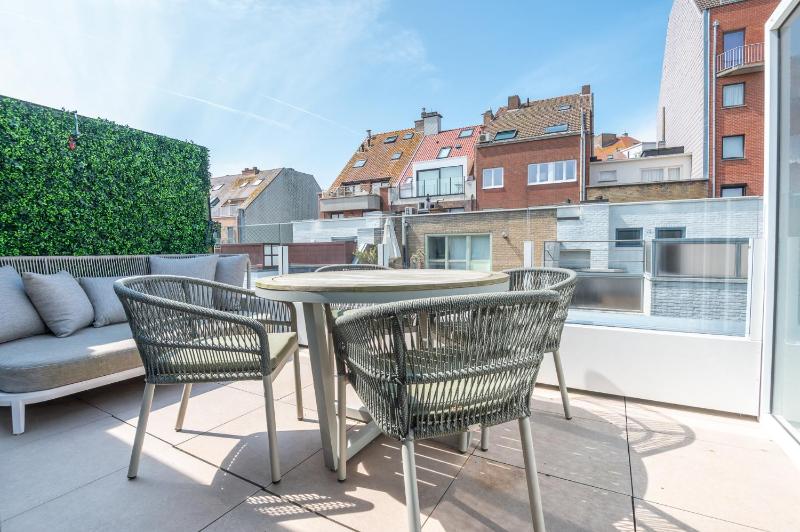 Coastal Family Retreat in Knokke-Heist l Modern 2BR for 4 - image 12