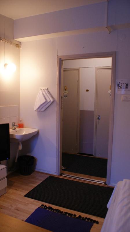 Triple Room with Shared Bathroom image 3