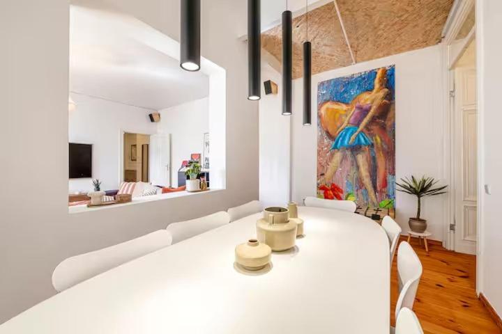 Stylish high-end apartment w direct lift access - image 6