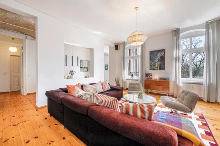 Stylish high-end apartment w direct lift access - image 3