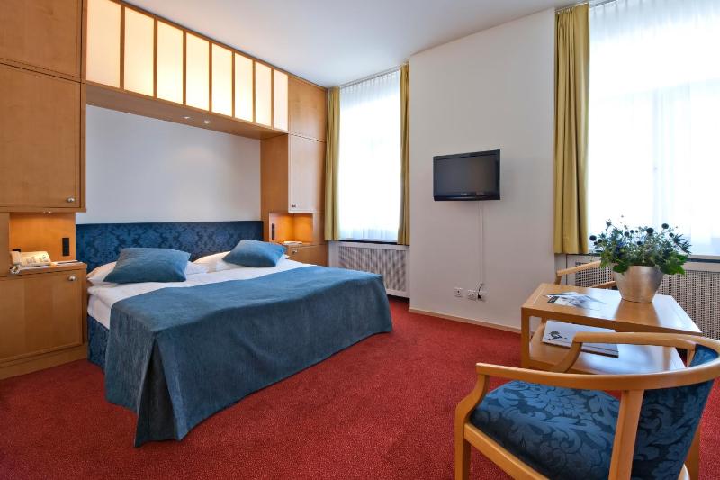 Hotel Schweizerhof St. Moritz - image 20