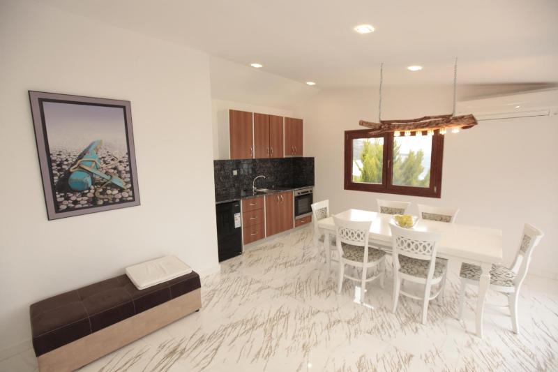 Superior Quadruple Room image 4