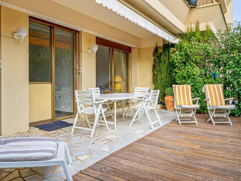 2 pièces rez de chaussée Belle terrasse Proche Mer - image 1