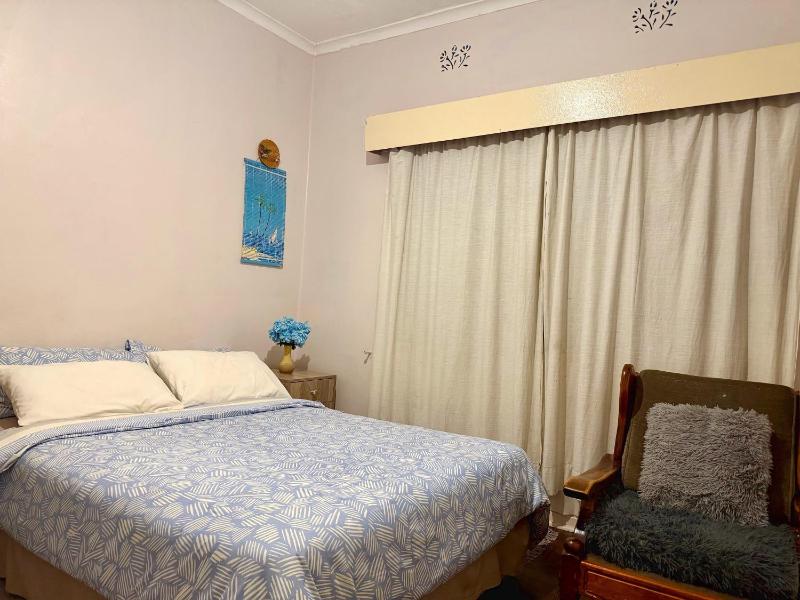 Room 5 mins from RG Mugabe Airport - image 8