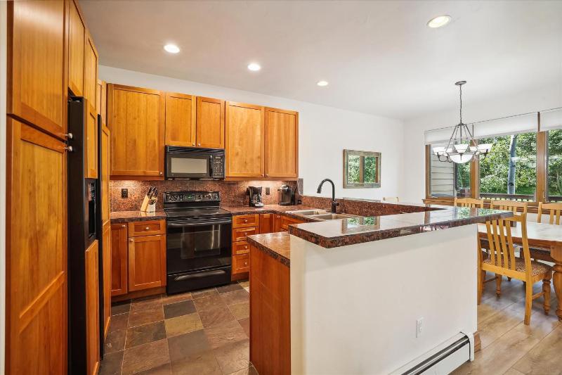 Highland Greens 25 Townhome in Breckenridge with a Private Hot Tub - image 2