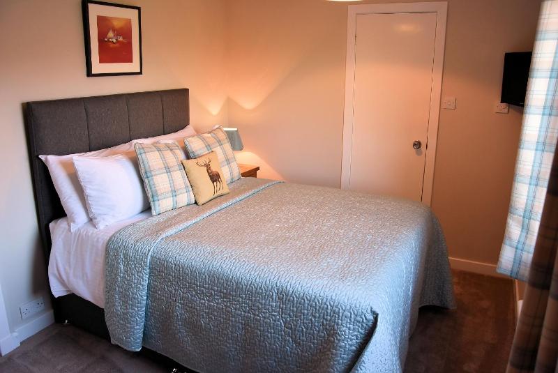 Single Room with Loch view image 3