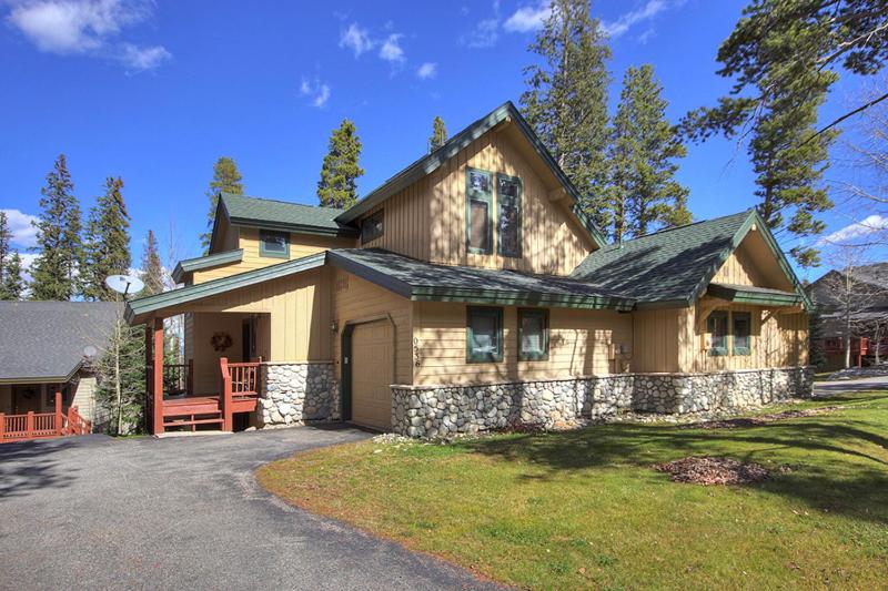 Highwood Hideaway Townhome Peak 8 Location Close to Shuttle and Lifts Hot Tub - image 1