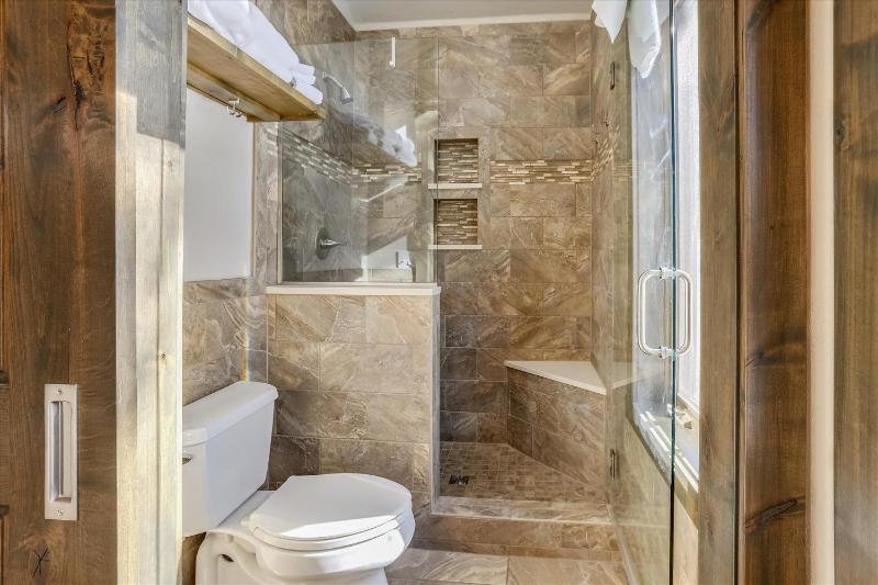Highwood Hideaway Townhome Peak 8 Location Close to Shuttle and Lifts Hot Tub - image 14