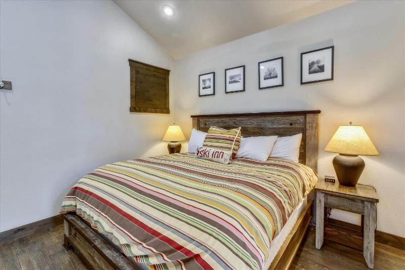 Highwood Hideaway Townhome Peak 8 Location Close to Shuttle and Lifts Hot Tub - image 18