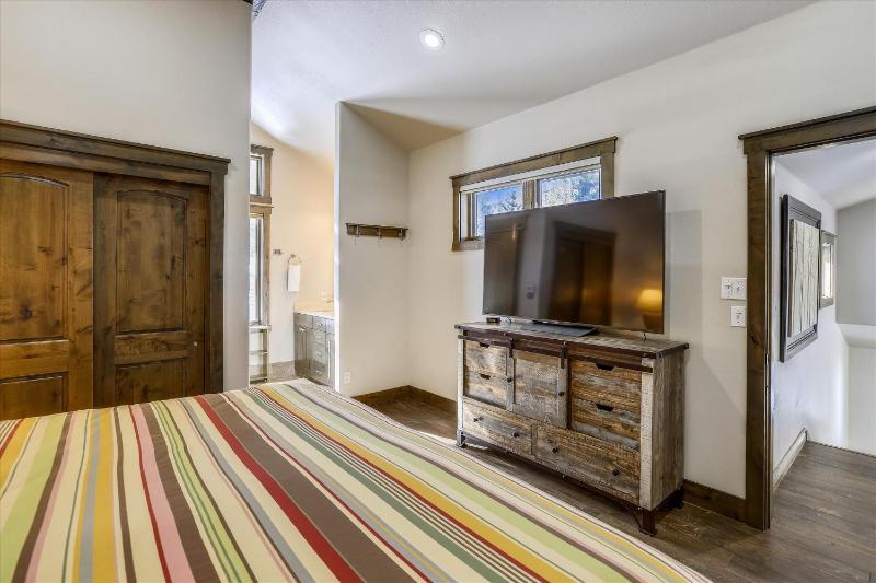 Highwood Hideaway Townhome Peak 8 Location Close to Shuttle and Lifts Hot Tub - image 46
