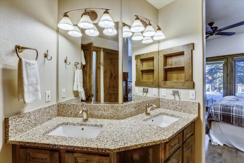 Highwood Hideaway Townhome Peak 8 Location Close to Shuttle and Lifts Hot Tub - image 45