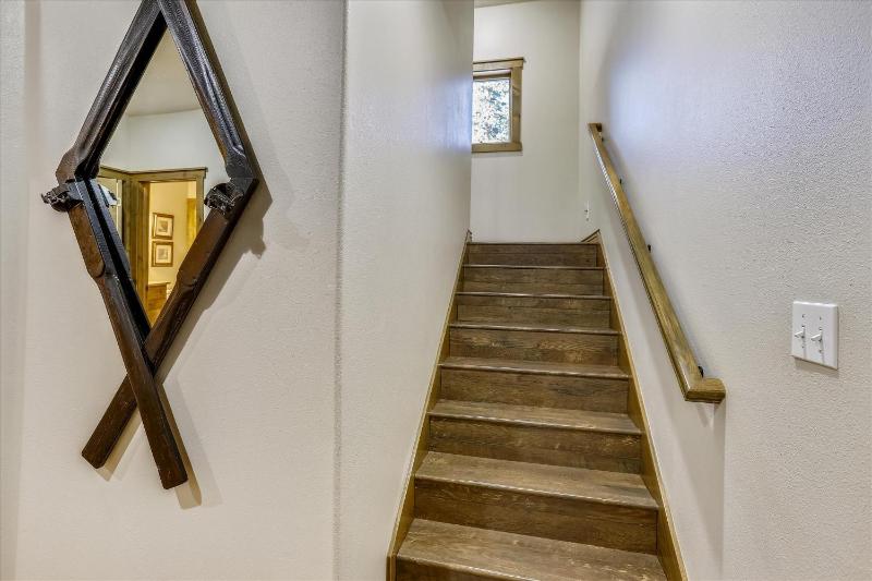 Highwood Hideaway Townhome Peak 8 Location Close to Shuttle and Lifts Hot Tub - image 23