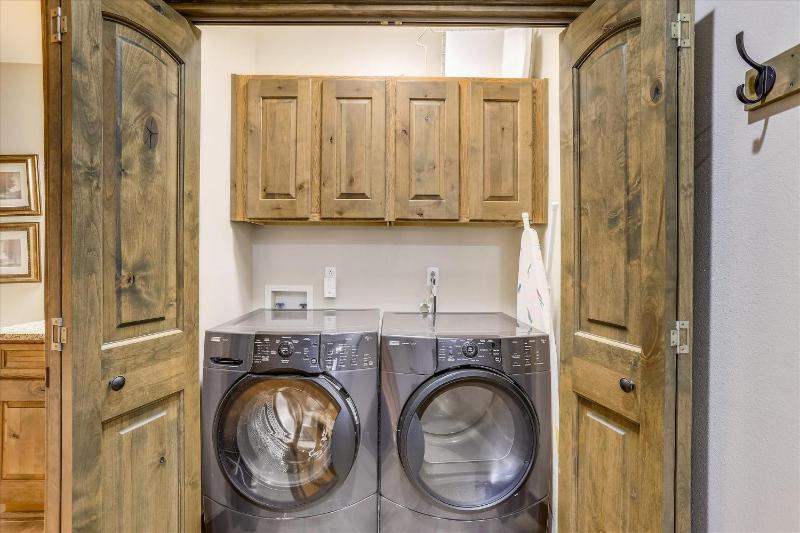 Highwood Hideaway Townhome Peak 8 Location Close to Shuttle and Lifts Hot Tub - image 48