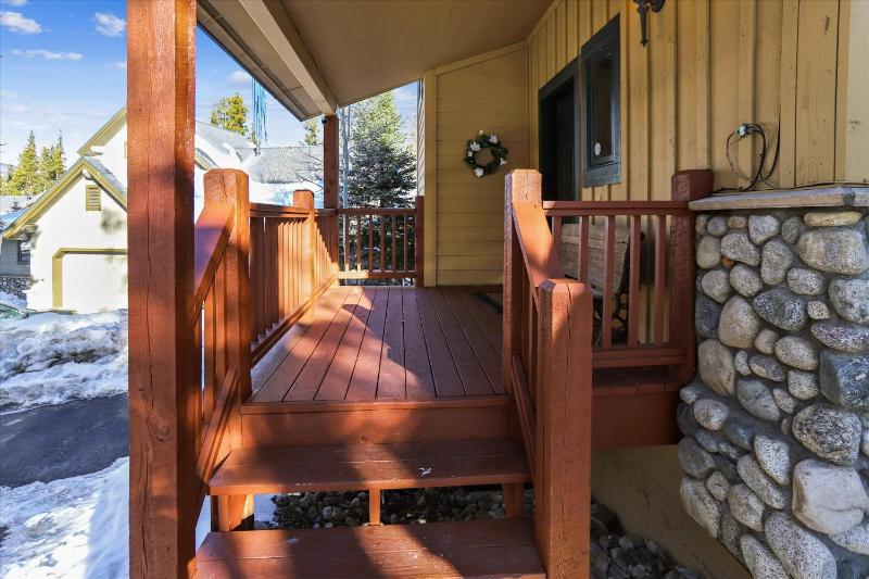 Highwood Hideaway Townhome Peak 8 Location Close to Shuttle and Lifts Hot Tub - image 8