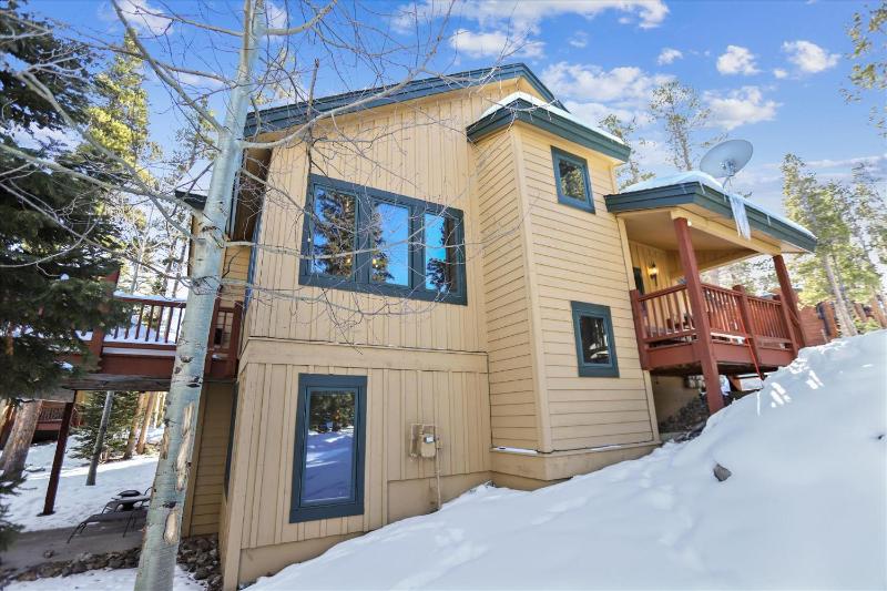 Highwood Hideaway Townhome Peak 8 Location Close to Shuttle and Lifts Hot Tub - image 19