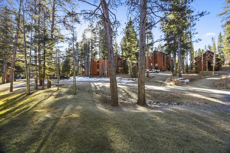Highwood Hideaway Townhome Peak 8 Location Close to Shuttle and Lifts Hot Tub - image 21