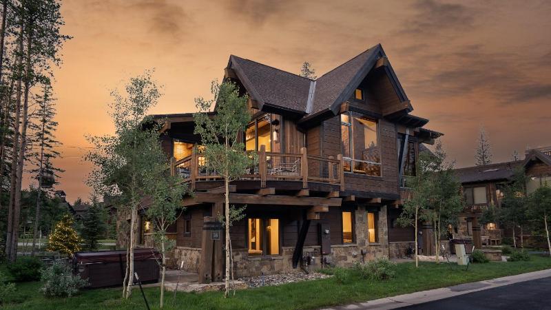 Highwoods Shock Hill Townhome Steps Away From Gondola Hot Tub - image 1