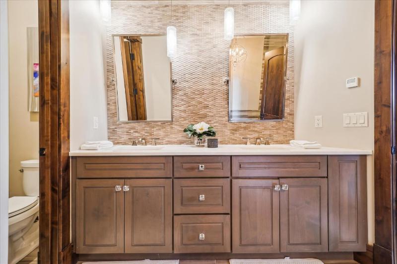 Highwoods Shock Hill Townhome Steps Away From Gondola Hot Tub - image 49