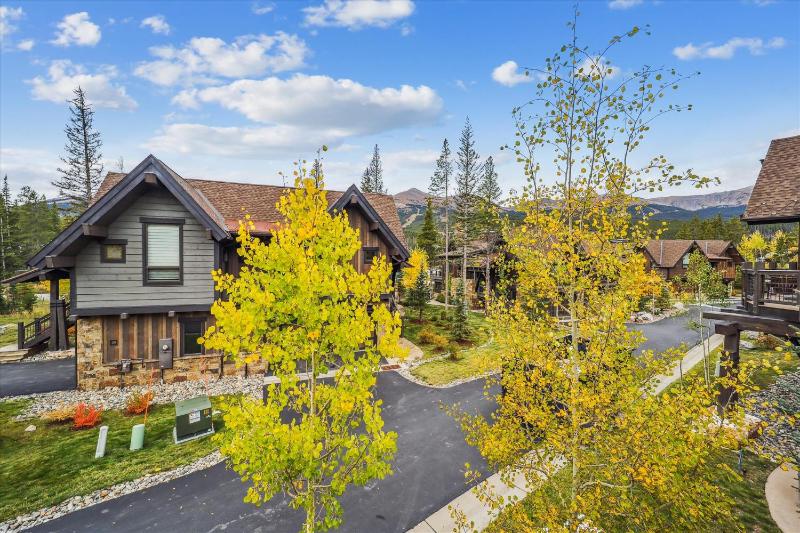 Highwoods Shock Hill Townhome Steps Away From Gondola Hot Tub - image 4