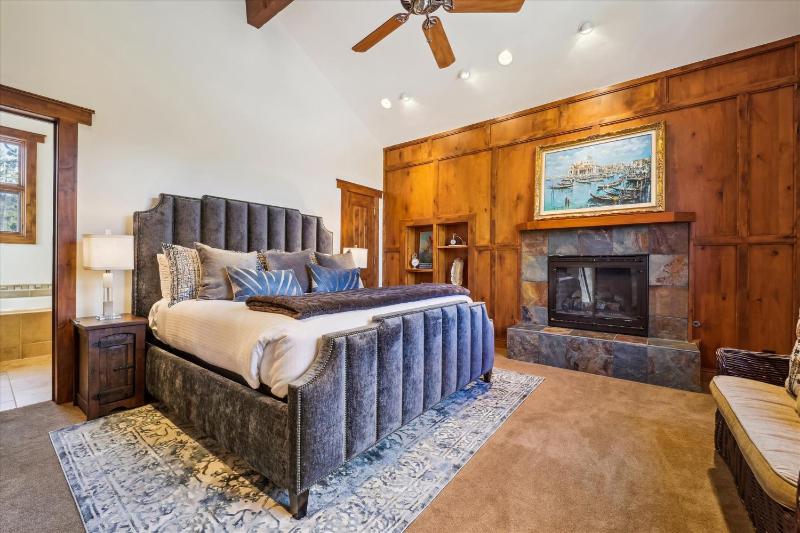 Highlands Hideaway Gorgeous Breckenridge Private Home with Private Hot Tub - image 32