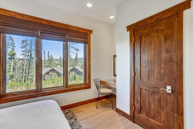 Highlands Hideaway Gorgeous Breckenridge Private Home with Private Hot Tub - image 26