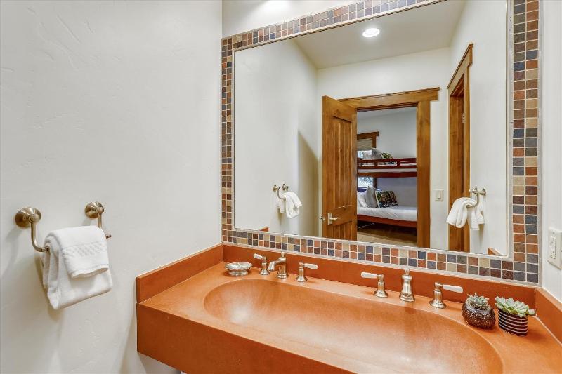 Highlands Hideaway Gorgeous Breckenridge Private Home with Private Hot Tub - image 4