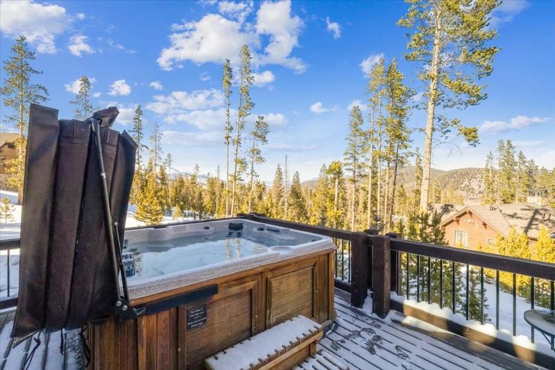 Highlands Hideaway Gorgeous Breckenridge Private Home with Private Hot Tub - image 3