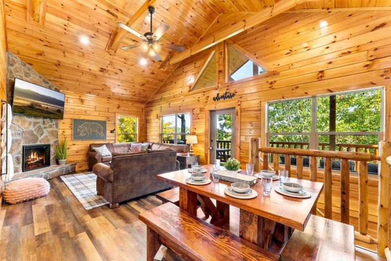 Family Cabin Private Indoor Pool Hot Tub Views Arcades EV - 5 Min to Pkwy - image 37