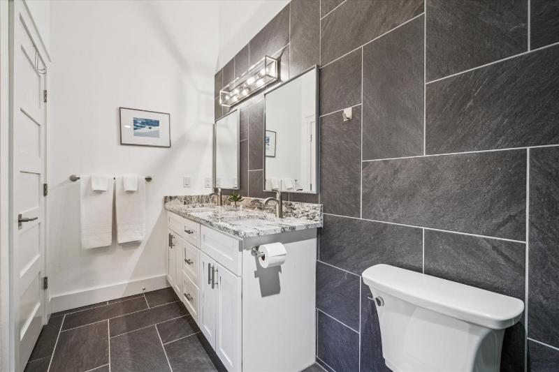 The Lift 301 Great location Shared Amenities New Listing - image 36