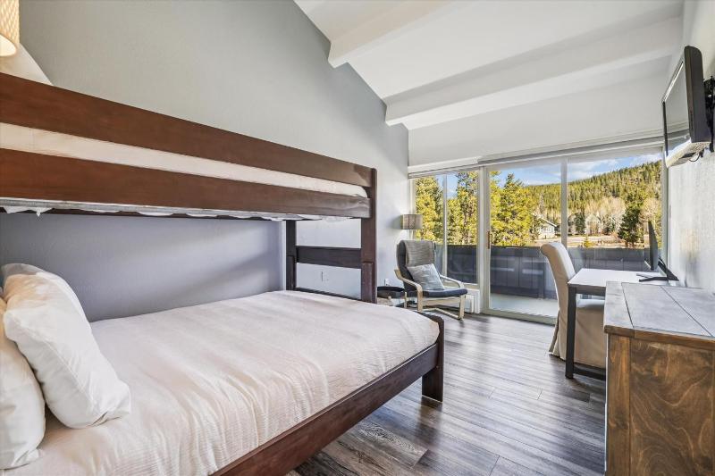 The Lift 301 Great location Shared Amenities New Listing - image 13