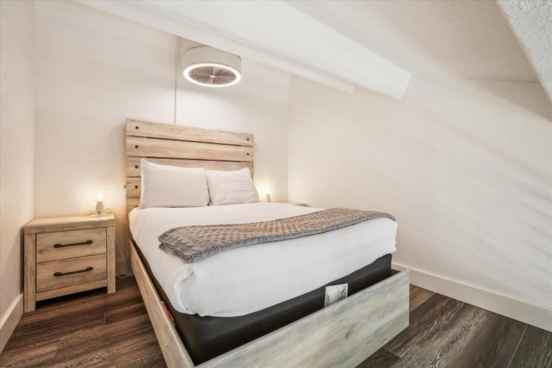 The Lift 301 Great location Shared Amenities New Listing - image 16