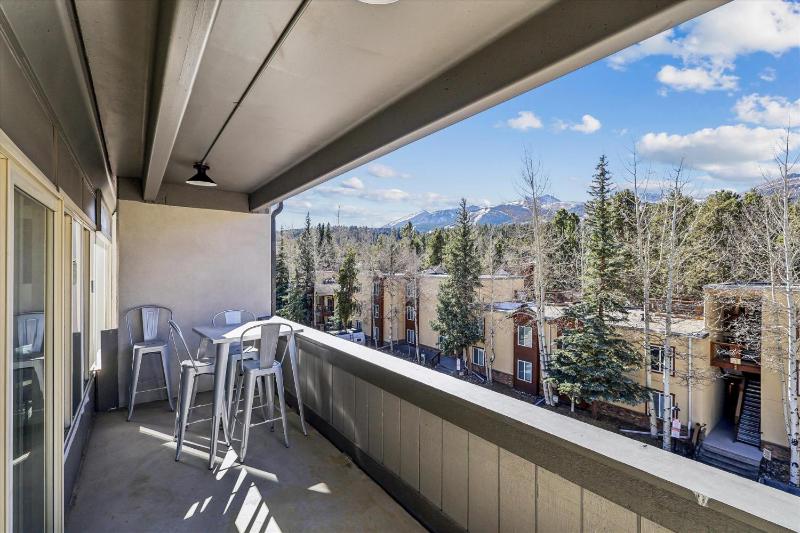 The Lift 301 Great location Shared Amenities New Listing - image 21
