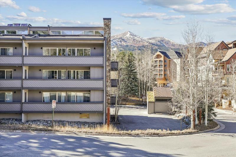 The Lift 301 Great location Shared Amenities New Listing - image 27