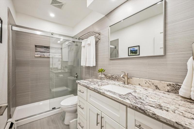 The Lift 301 Great location Shared Amenities New Listing - image 8