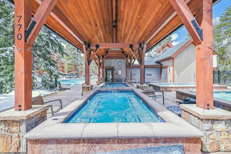 The Lift 301 Great location Shared Amenities New Listing - image 28
