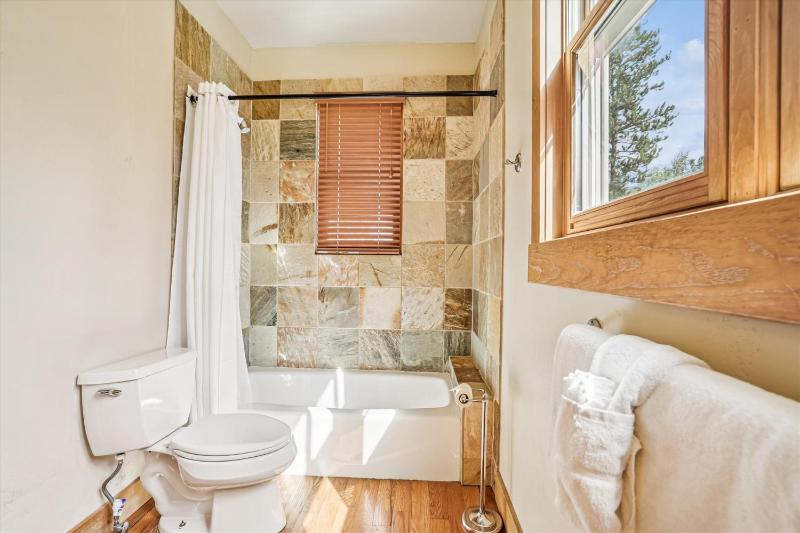 Little Bear Lodge Large Highlands Home Private Hot Tub Pet Friendly Great Views - image 37