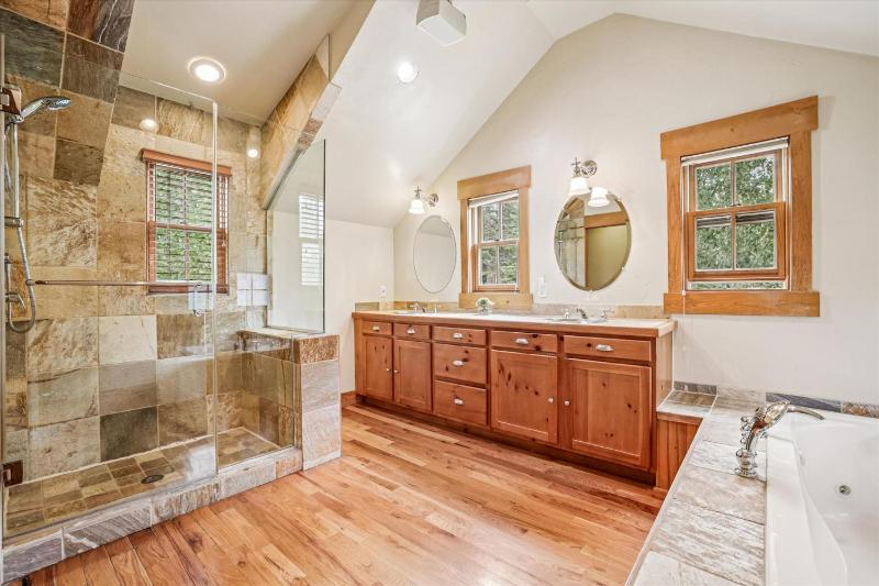 Little Bear Lodge Large Highlands Home Private Hot Tub Pet Friendly Great Views - image 49