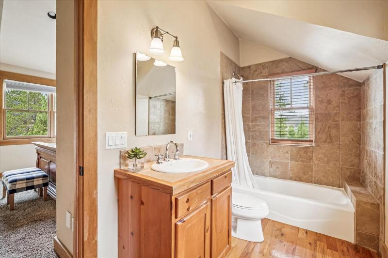 Little Bear Lodge Large Highlands Home Private Hot Tub Pet Friendly Great Views - image 45