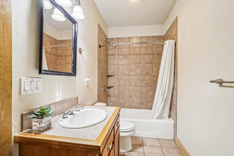 Little Bear Lodge Large Highlands Home Private Hot Tub Pet Friendly Great Views - image 17