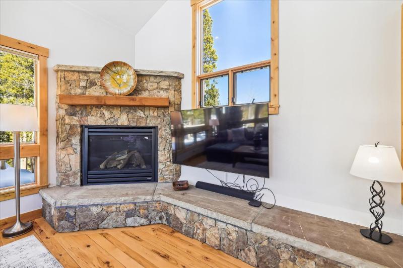 Lone Hand Lodge Custom Private Home on Peak 7 With Outdoor Grill and Hot Tub - image 45