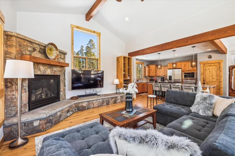 Lone Hand Lodge Custom Private Home on Peak 7 With Outdoor Grill and Hot Tub - image 17