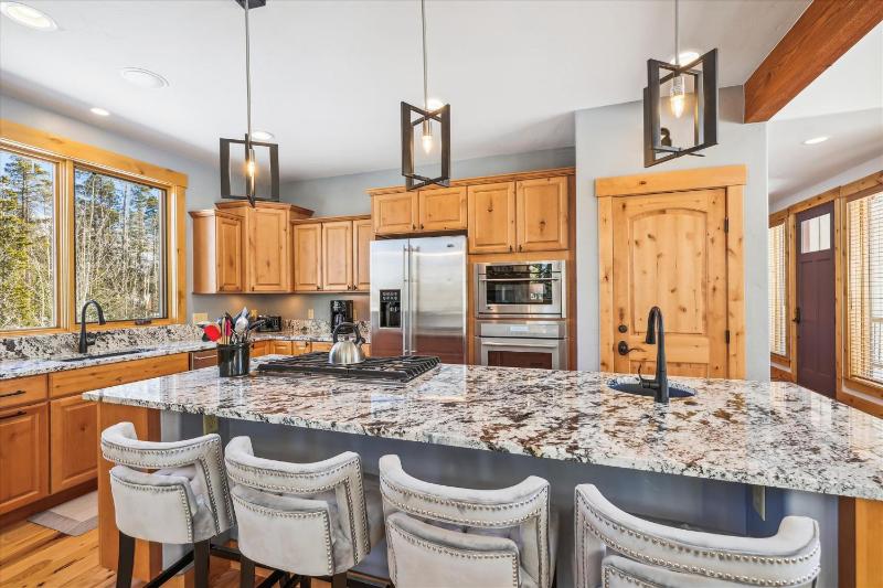 Lone Hand Lodge Custom Private Home on Peak 7 With Outdoor Grill and Hot Tub - image 15