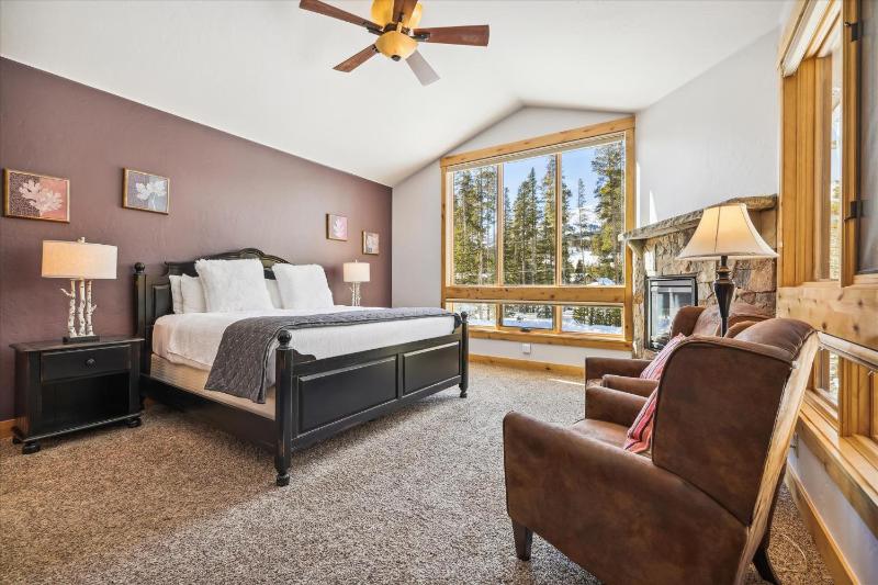 Lone Hand Lodge Custom Private Home on Peak 7 With Outdoor Grill and Hot Tub - image 35