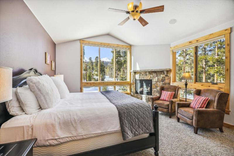 Lone Hand Lodge Custom Private Home on Peak 7 With Outdoor Grill and Hot Tub - image 12