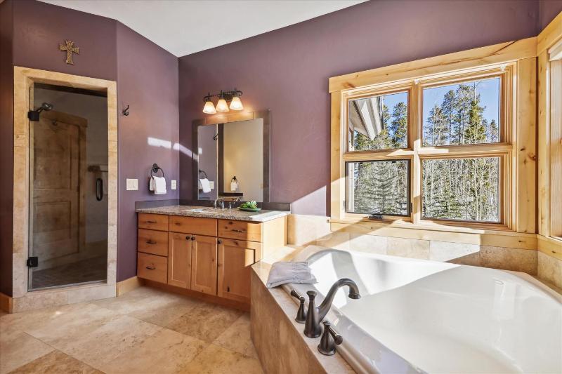 Lone Hand Lodge Custom Private Home on Peak 7 With Outdoor Grill and Hot Tub - image 26