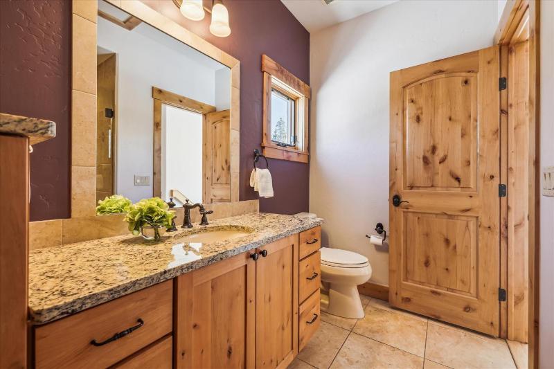Lone Hand Lodge Custom Private Home on Peak 7 With Outdoor Grill and Hot Tub - image 38