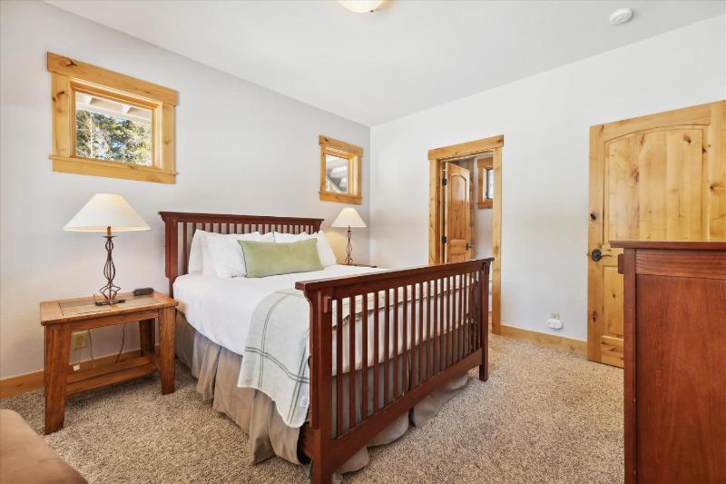 Lone Hand Lodge Custom Private Home on Peak 7 With Outdoor Grill and Hot Tub - image 8